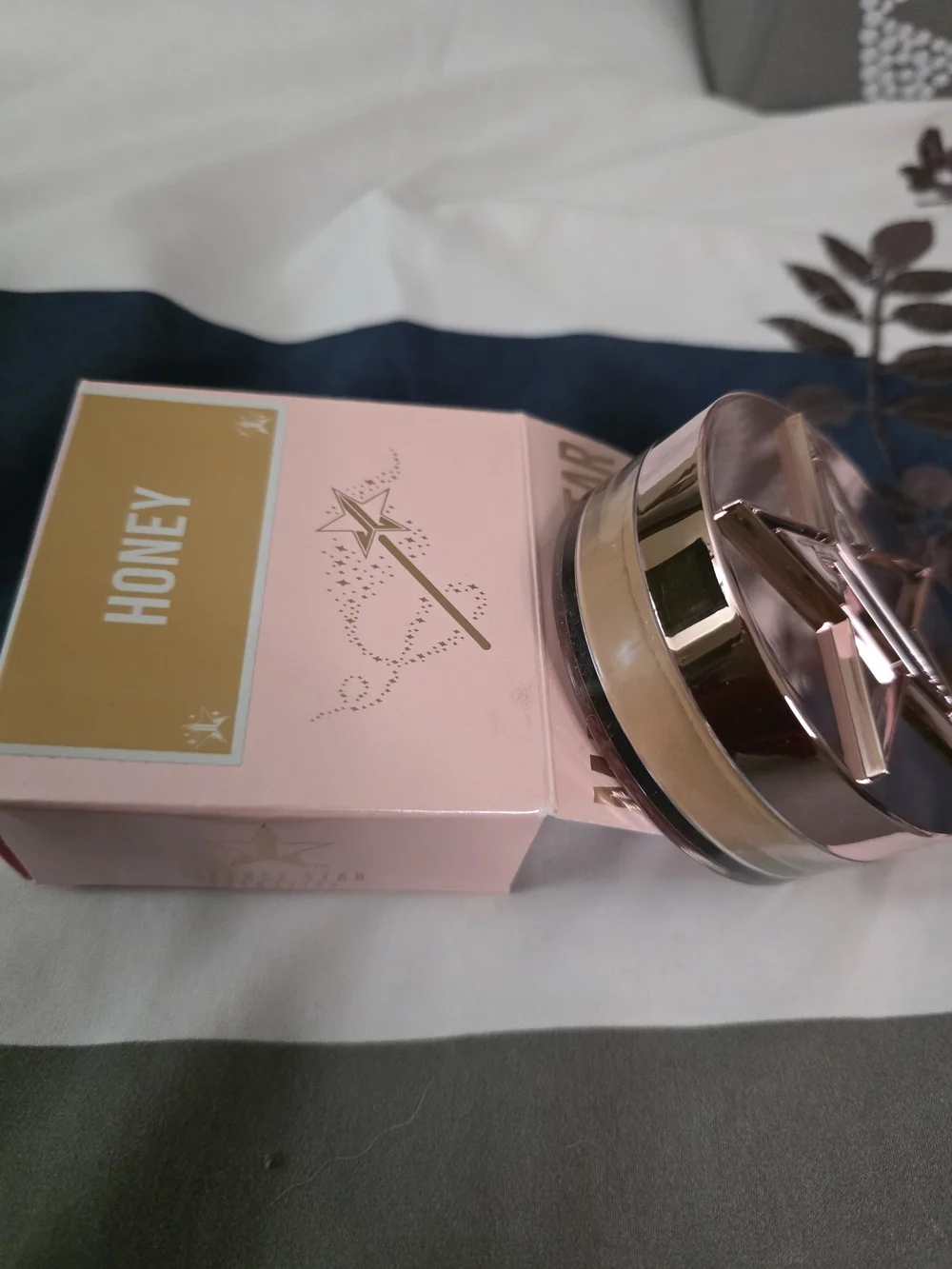 Jeffree Star MAGIC STAR Luminous Setting Powder In Honey